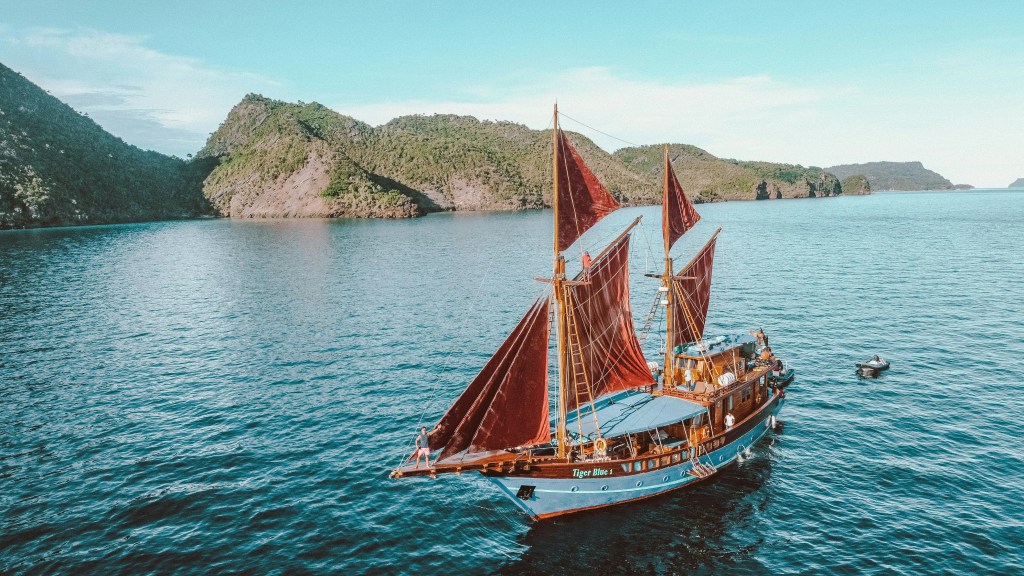 Phinisi boat Indonesia